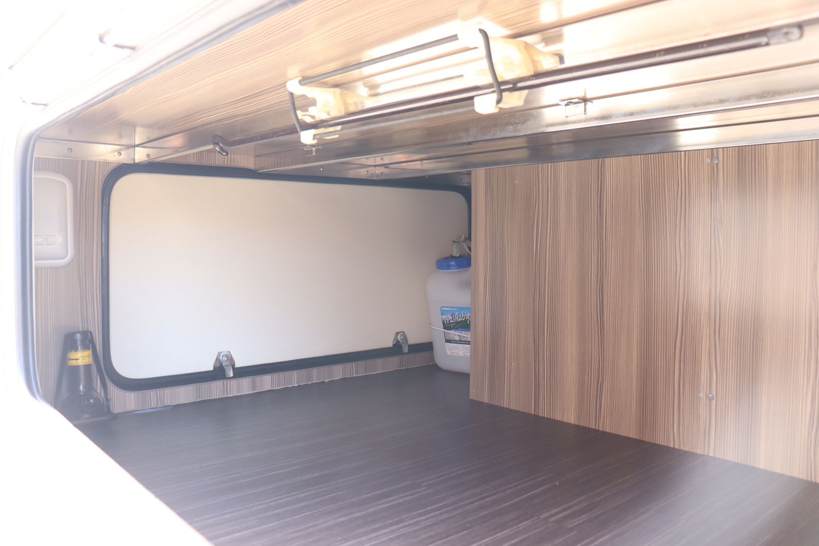 キャンピングカーキャブコン