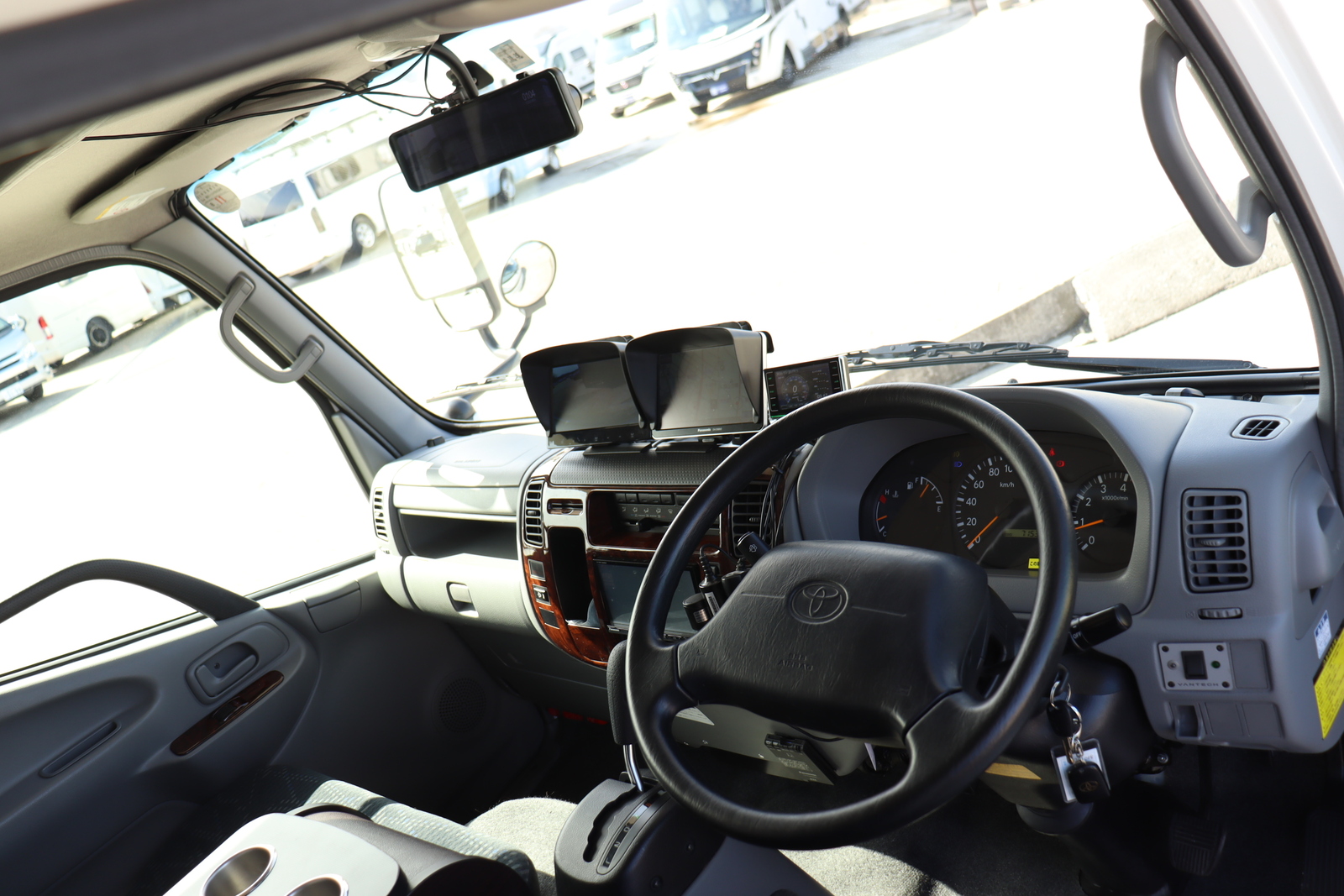 キャンピングカーキャブコン