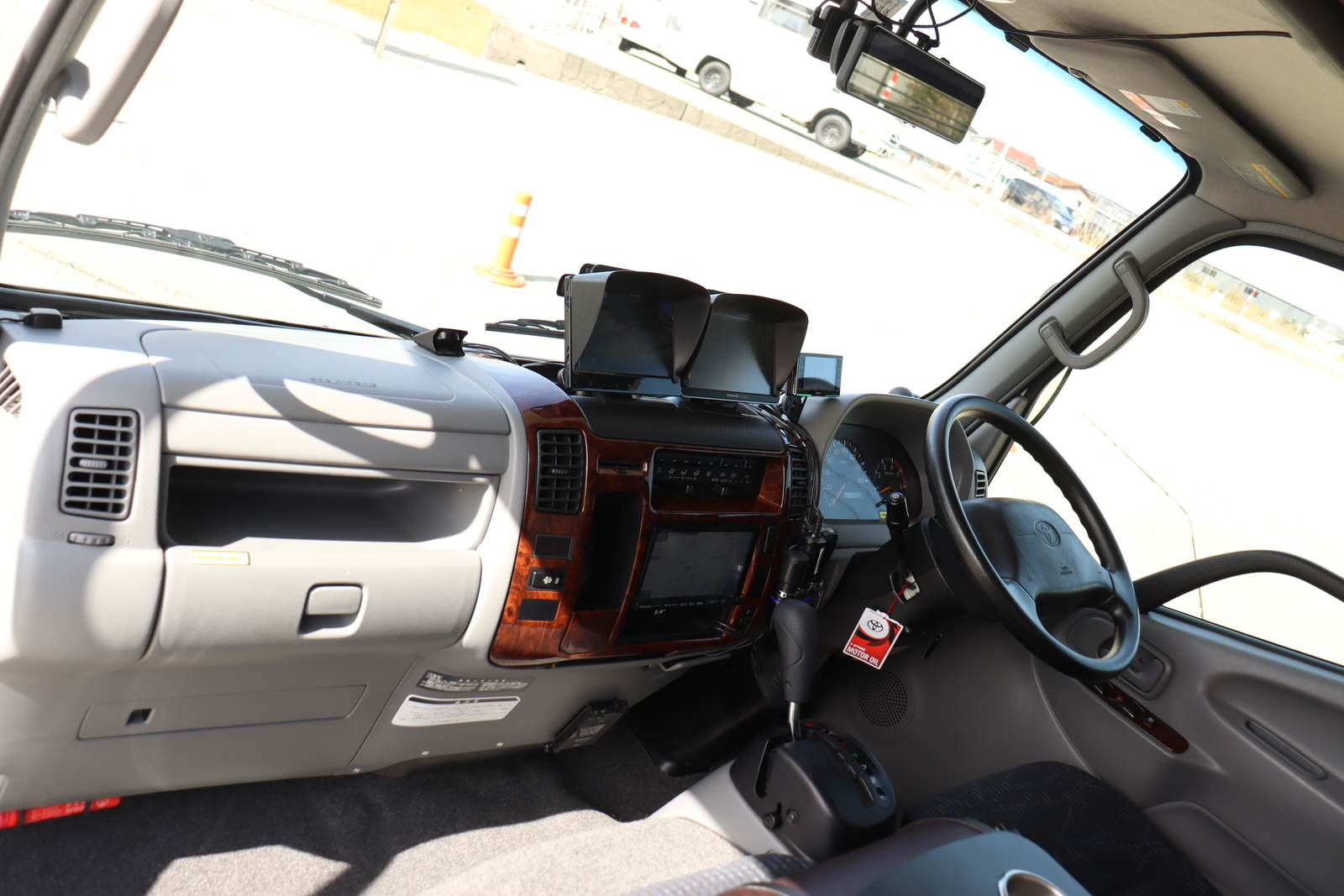 キャンピングカーキャブコン