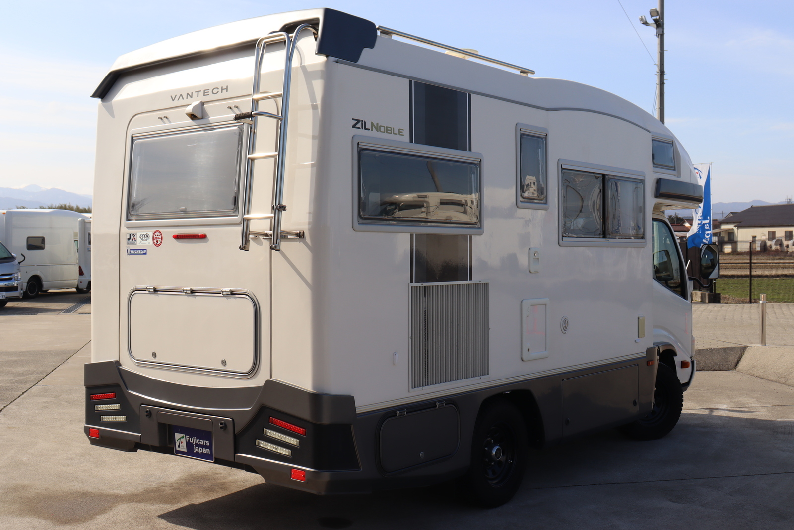 キャンピングカーキャブコン