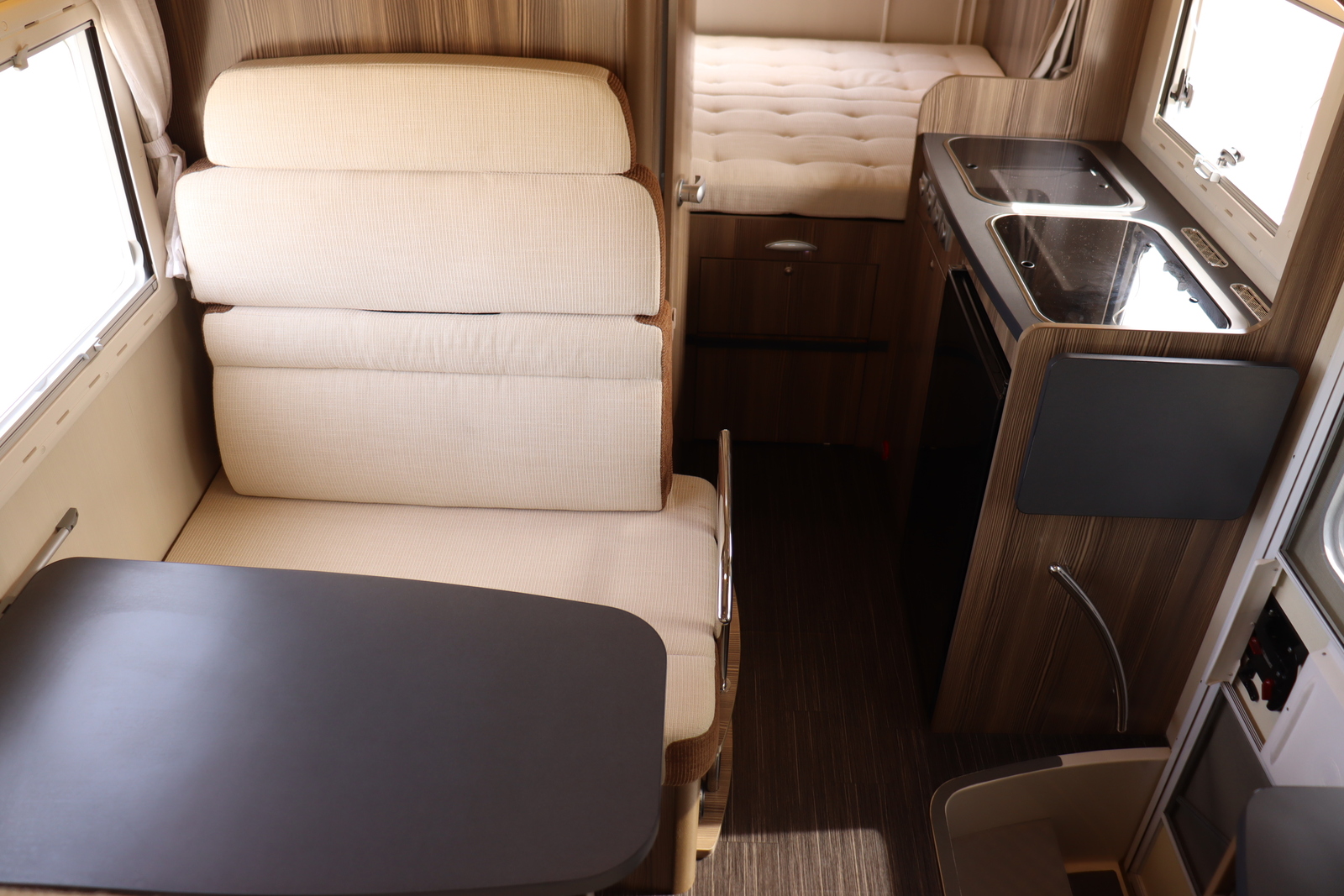 キャンピングカーキャブコン