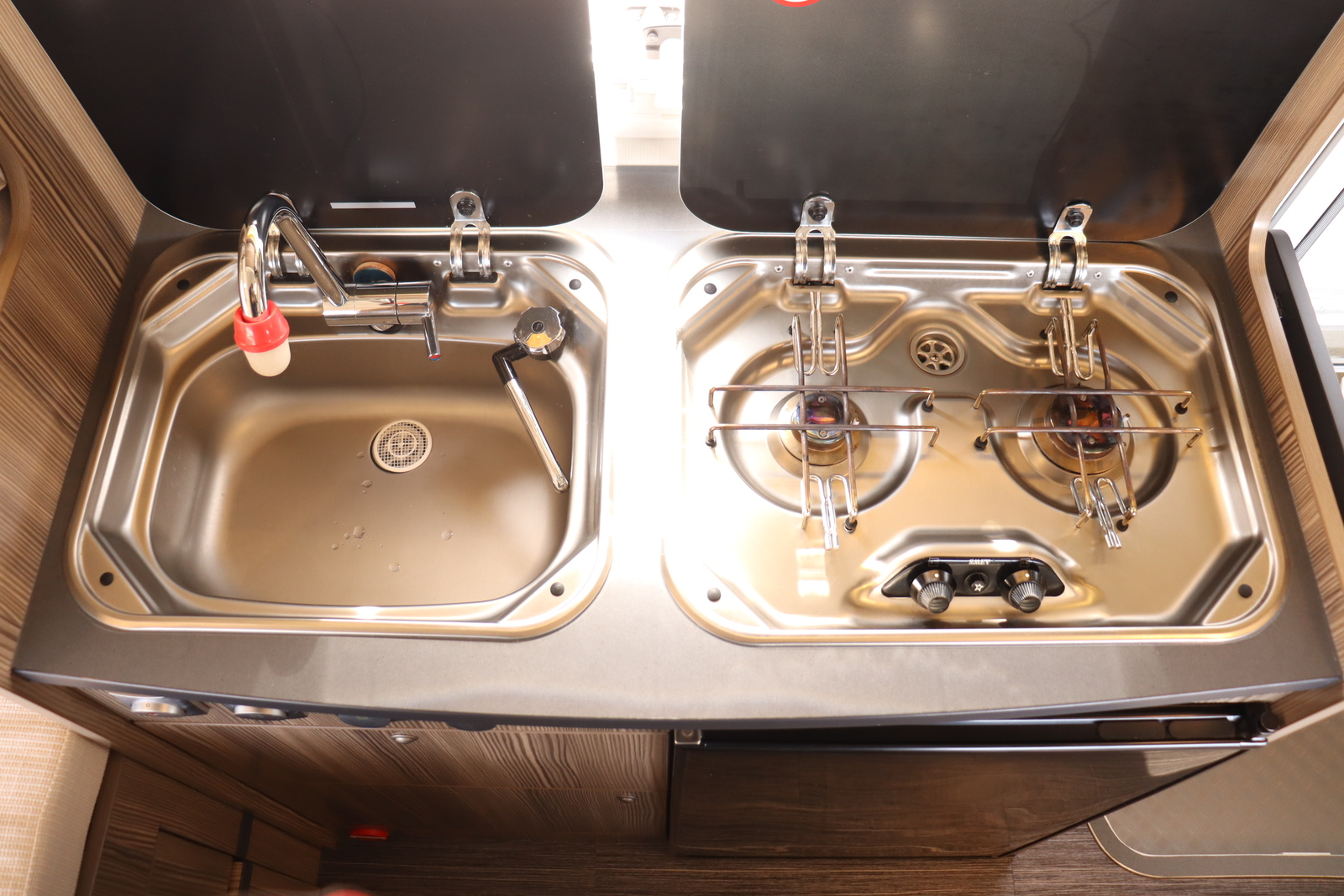 キャンピングカーキャブコン