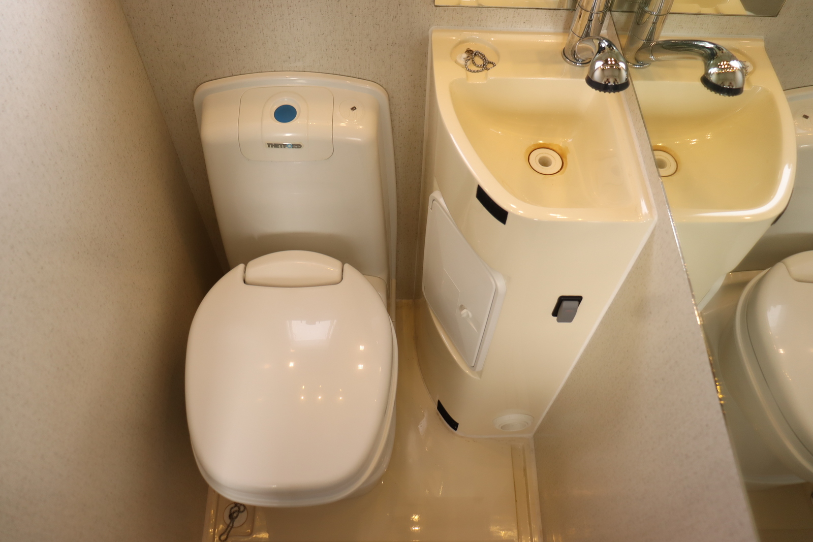 キャンピングカーキャブコン