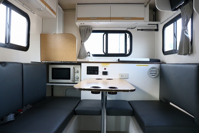 キャンピングカー軽キャンパー