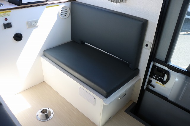 キャンピングカー軽キャンパー