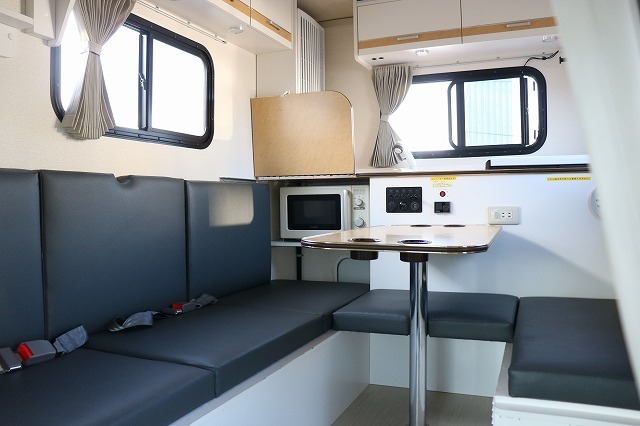 キャンピングカー軽キャンパー