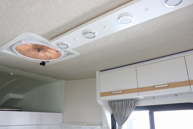 キャンピングカー軽キャンパー