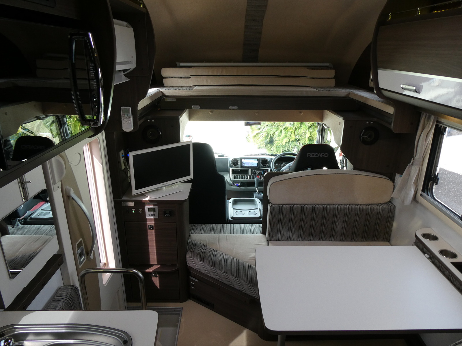 キャンピングカーキャブコン