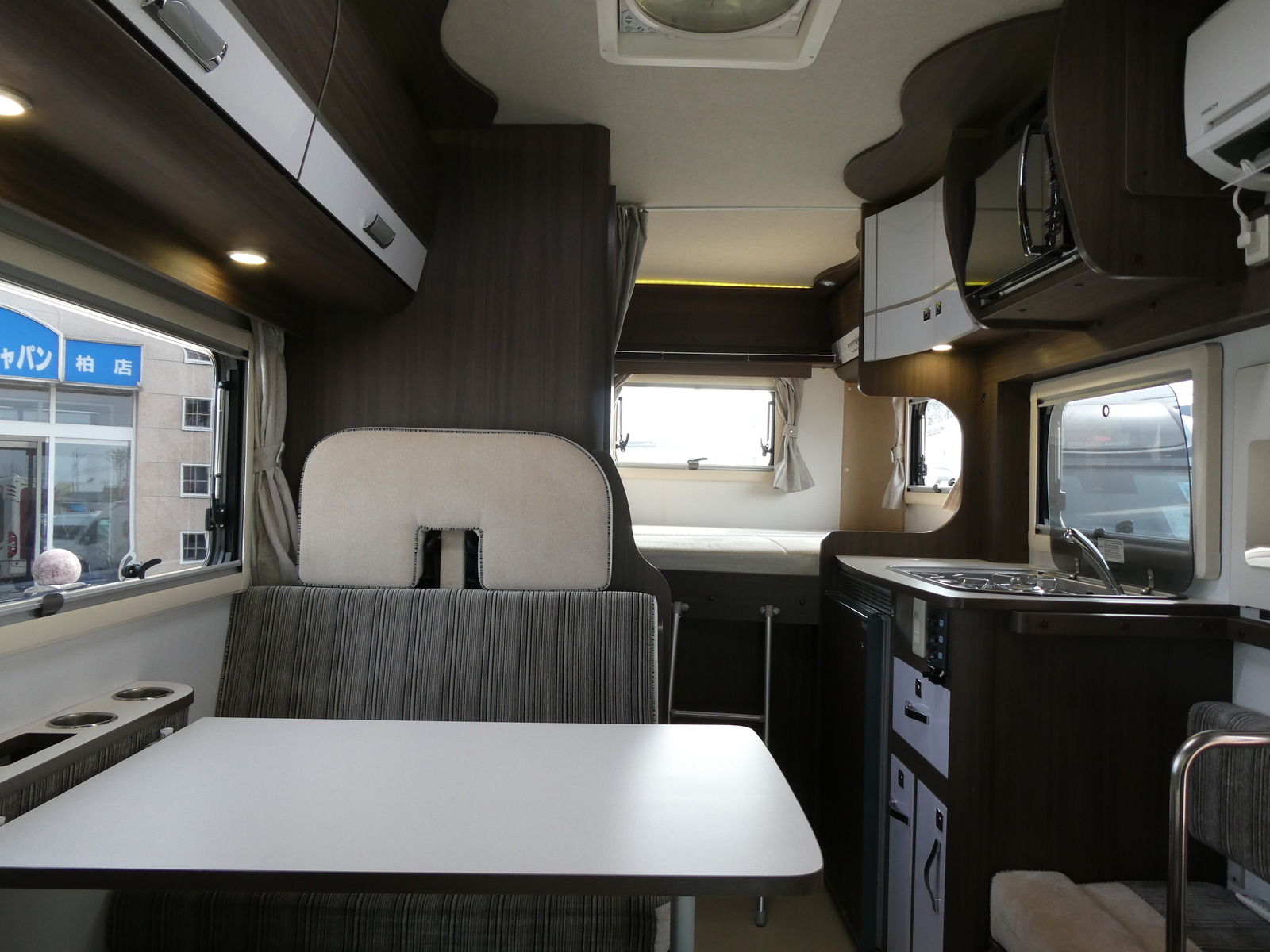 キャンピングカーキャブコン