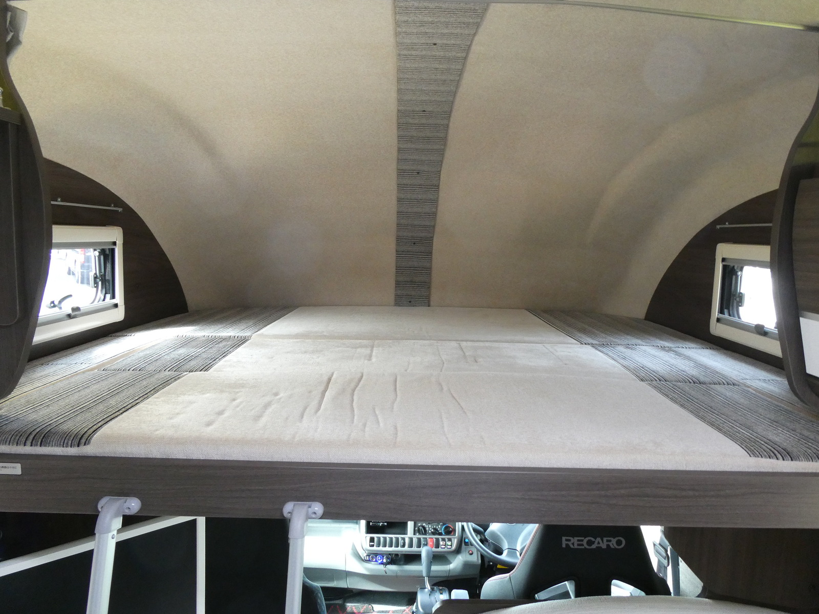 キャンピングカーキャブコン