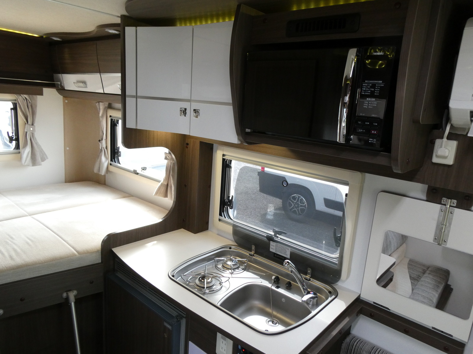 キャンピングカーキャブコン