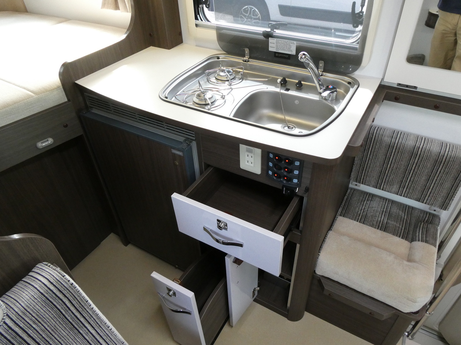 キャンピングカーキャブコン