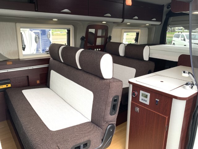 キャンピングカーバンコン