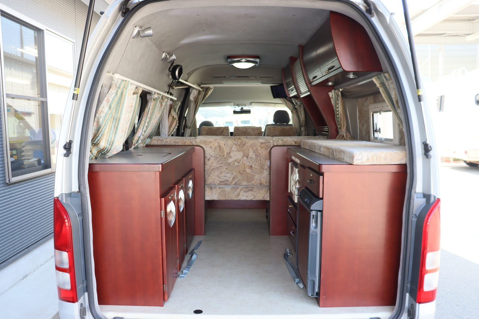 キャンピングカーバンコン