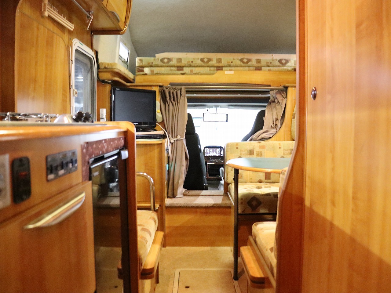 キャンピングカーキャブコン