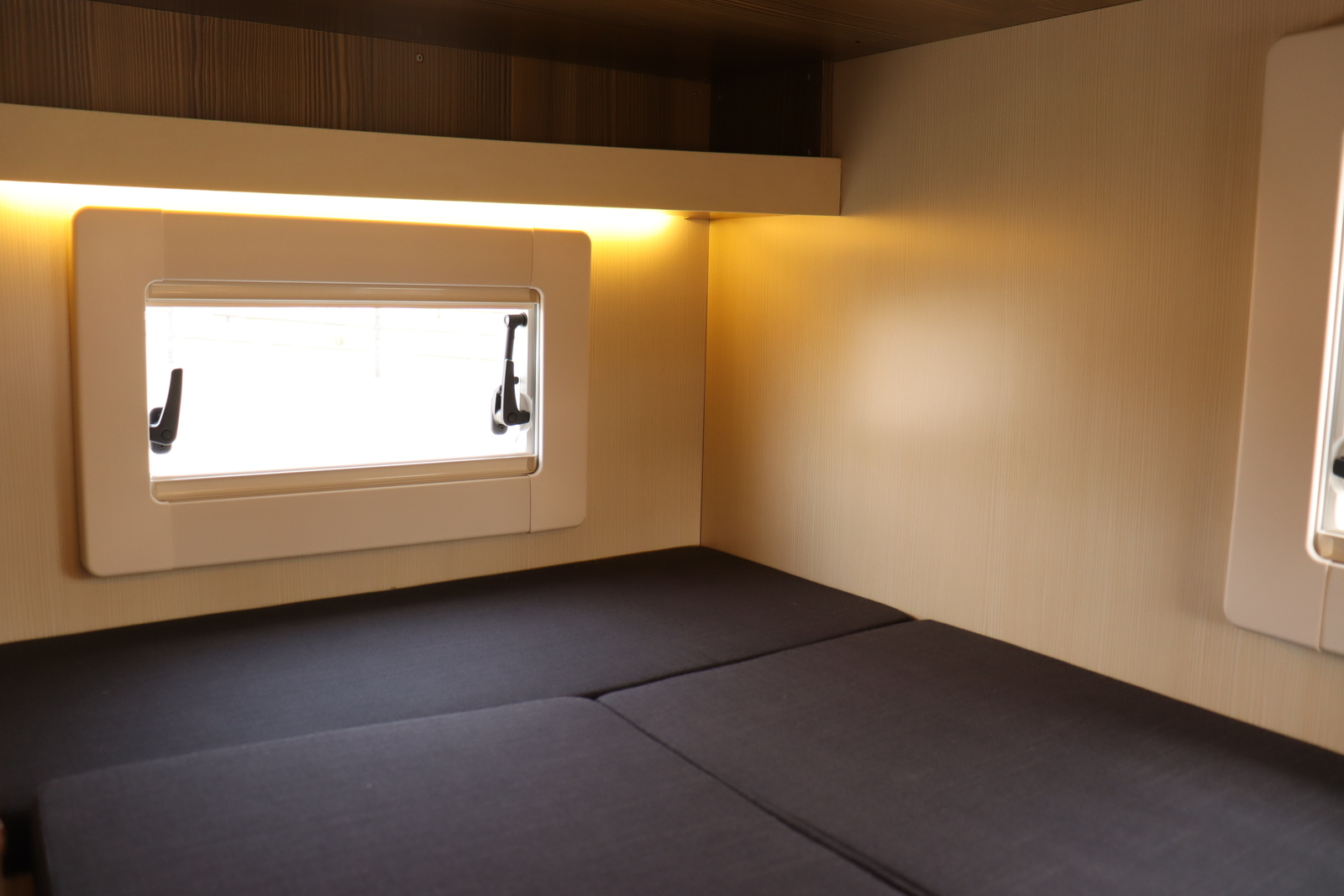 キャンピングカーキャブコン