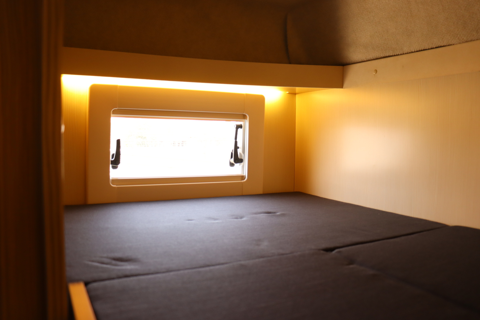 キャンピングカーキャブコン