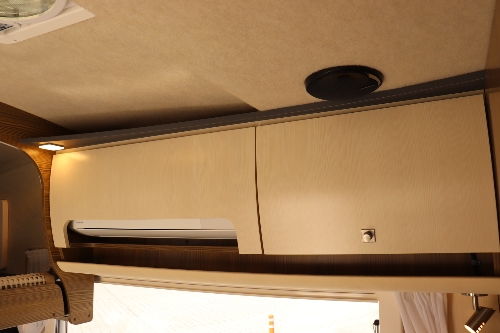 キャンピングカーキャブコン