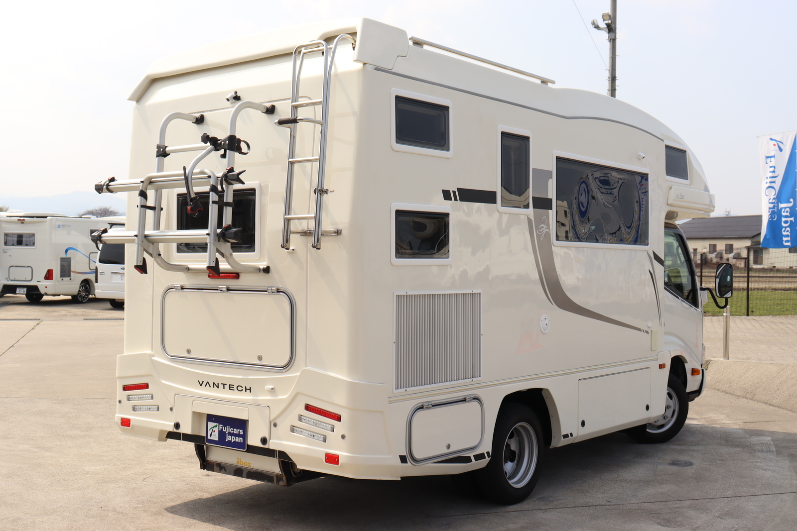 キャンピングカーキャブコン