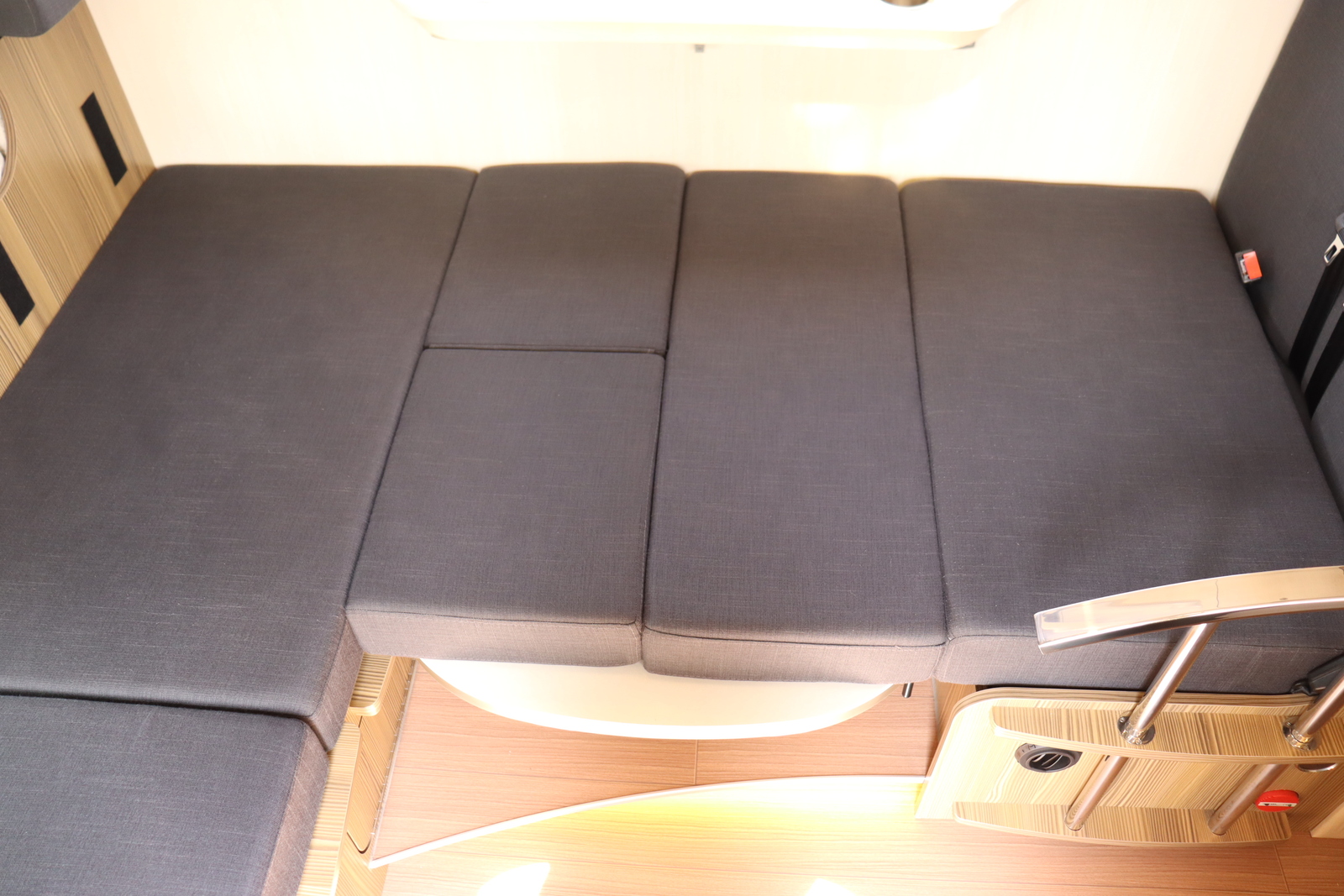 キャンピングカーキャブコン