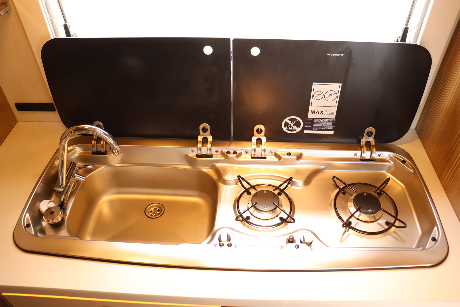 キャンピングカーキャブコン