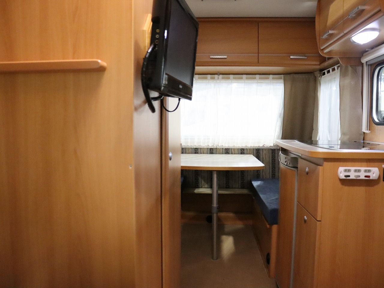 キャンピングカートレーラー