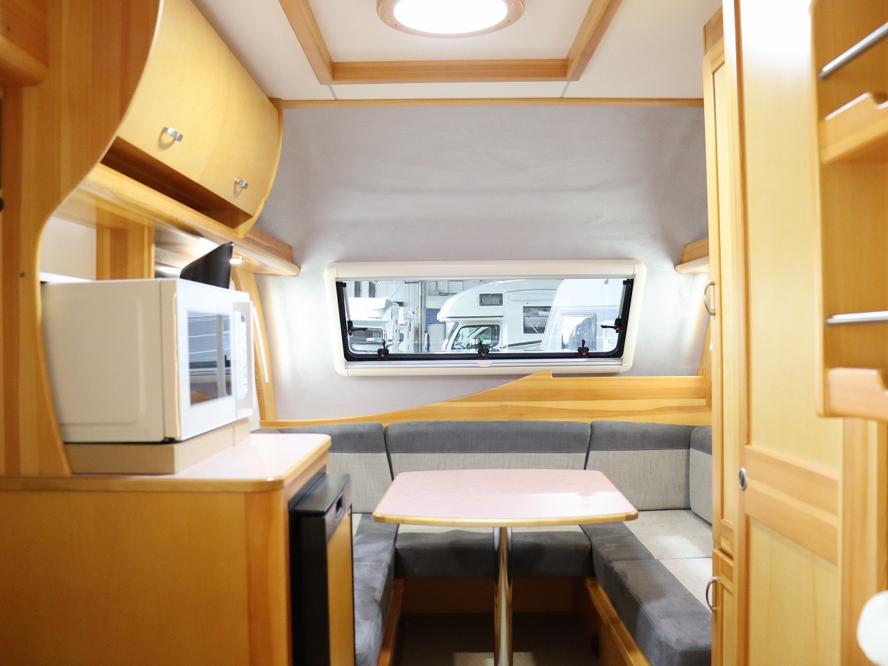 キャンピングカートレーラー