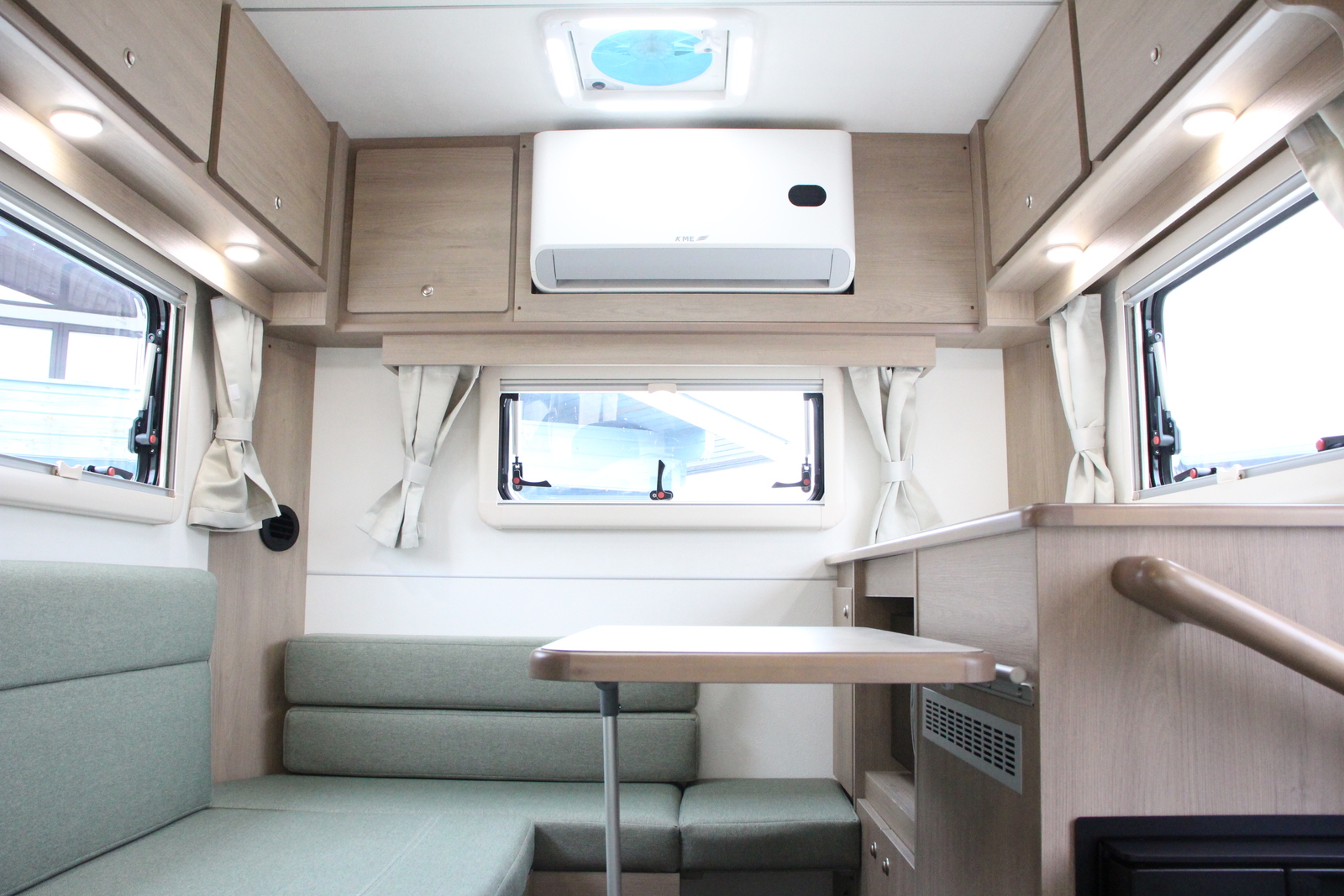 キャンピングカー軽キャンパー