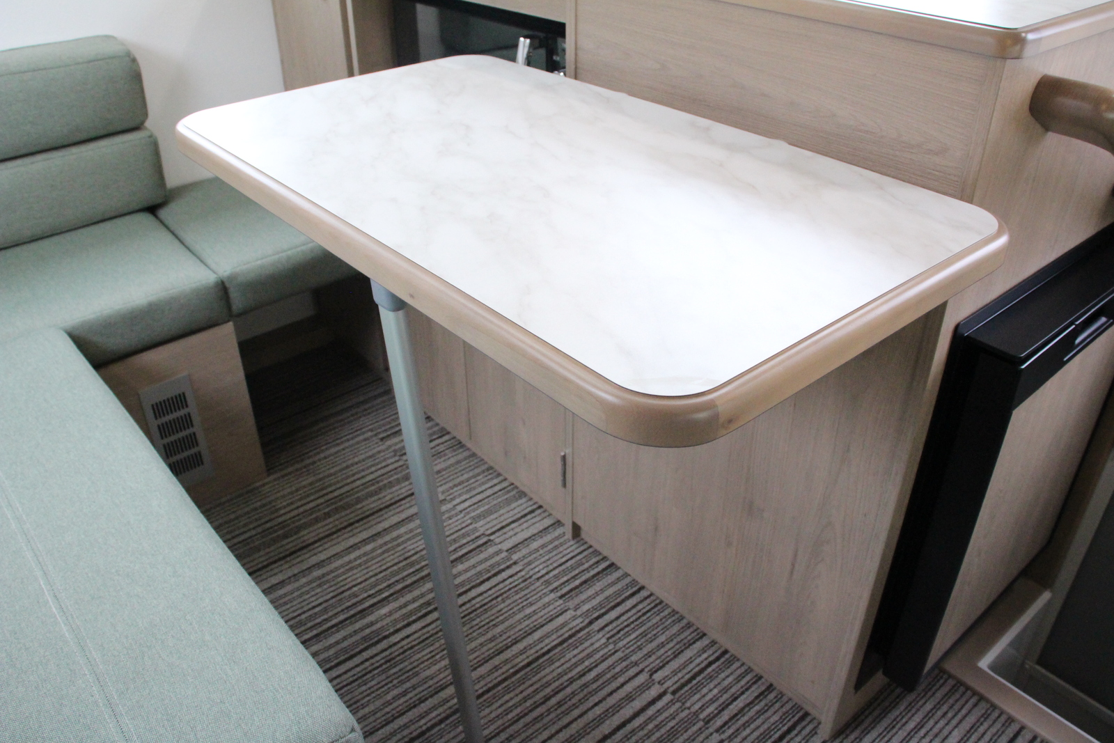 キャンピングカー軽キャンパー