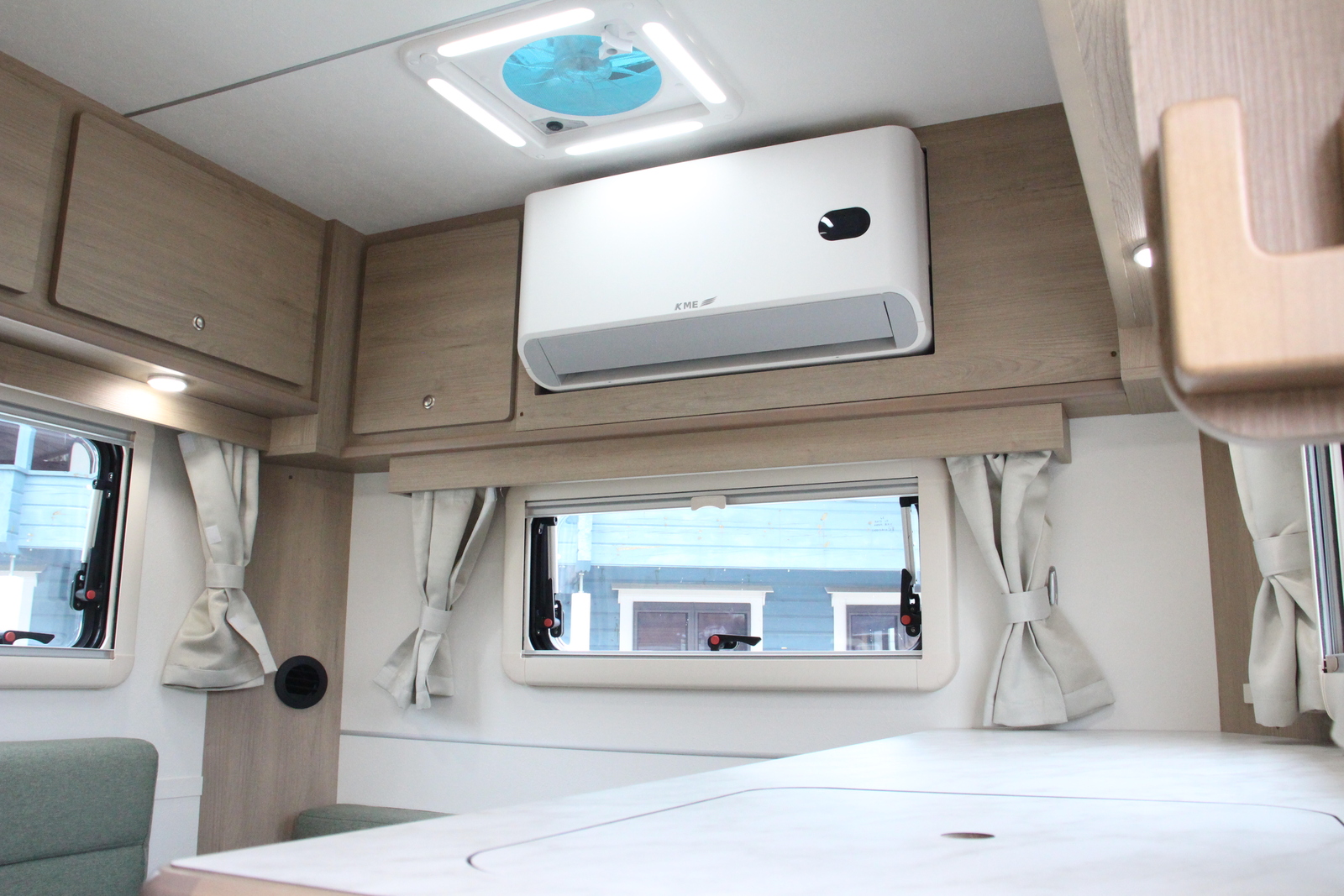 キャンピングカー軽キャンパー