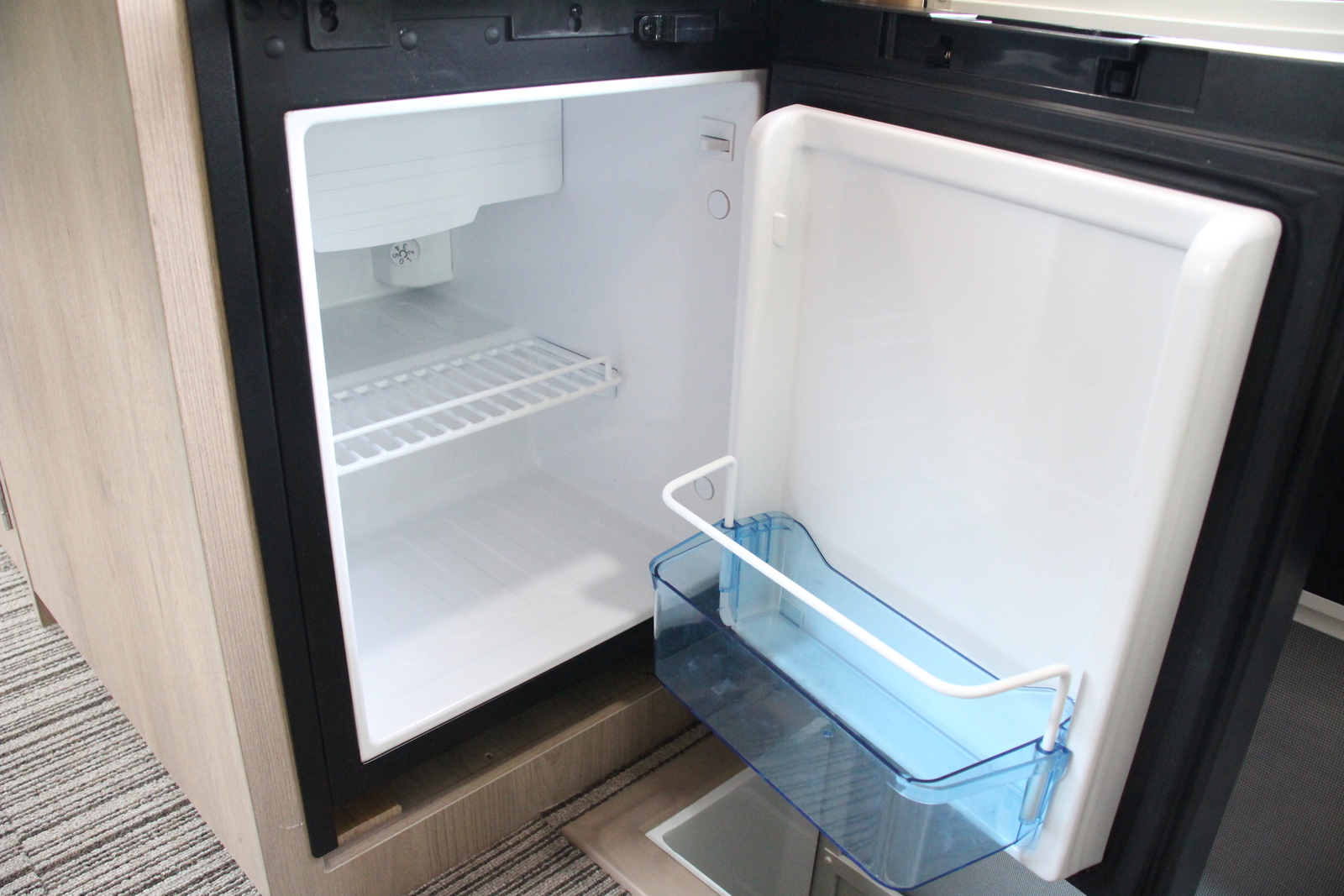 キャンピングカー軽キャンパー