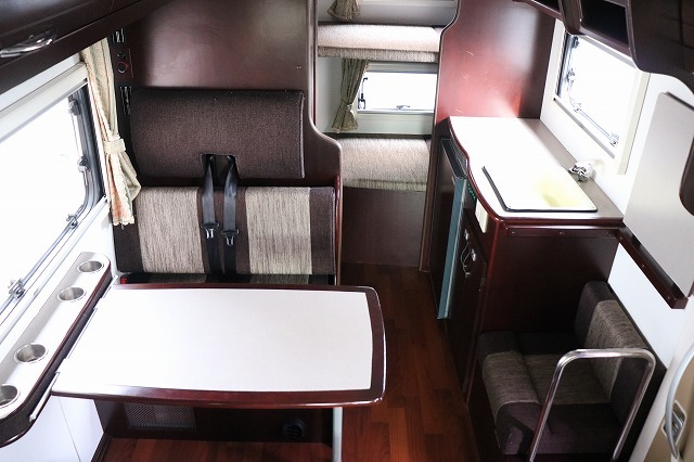 キャンピングカーキャブコン