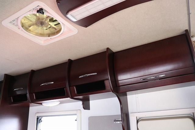 キャンピングカーキャブコン