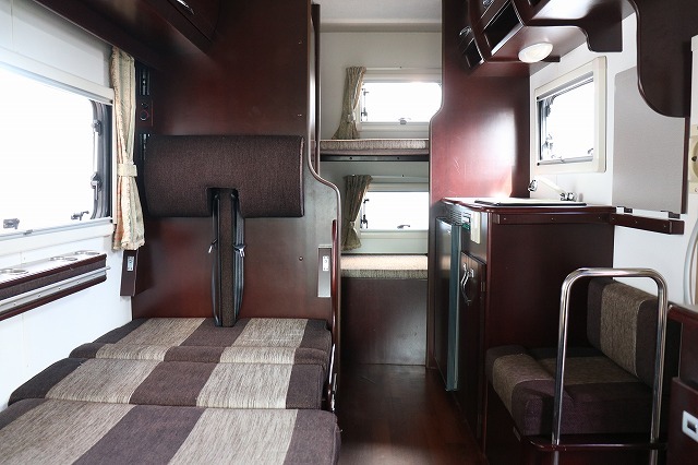 キャンピングカーキャブコン