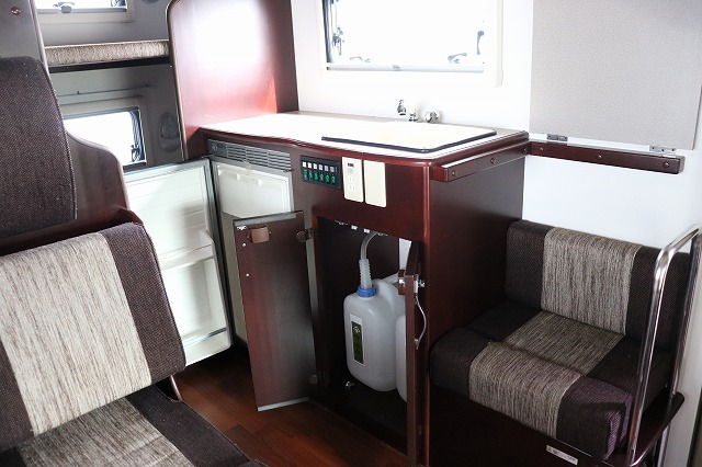 キャンピングカーキャブコン