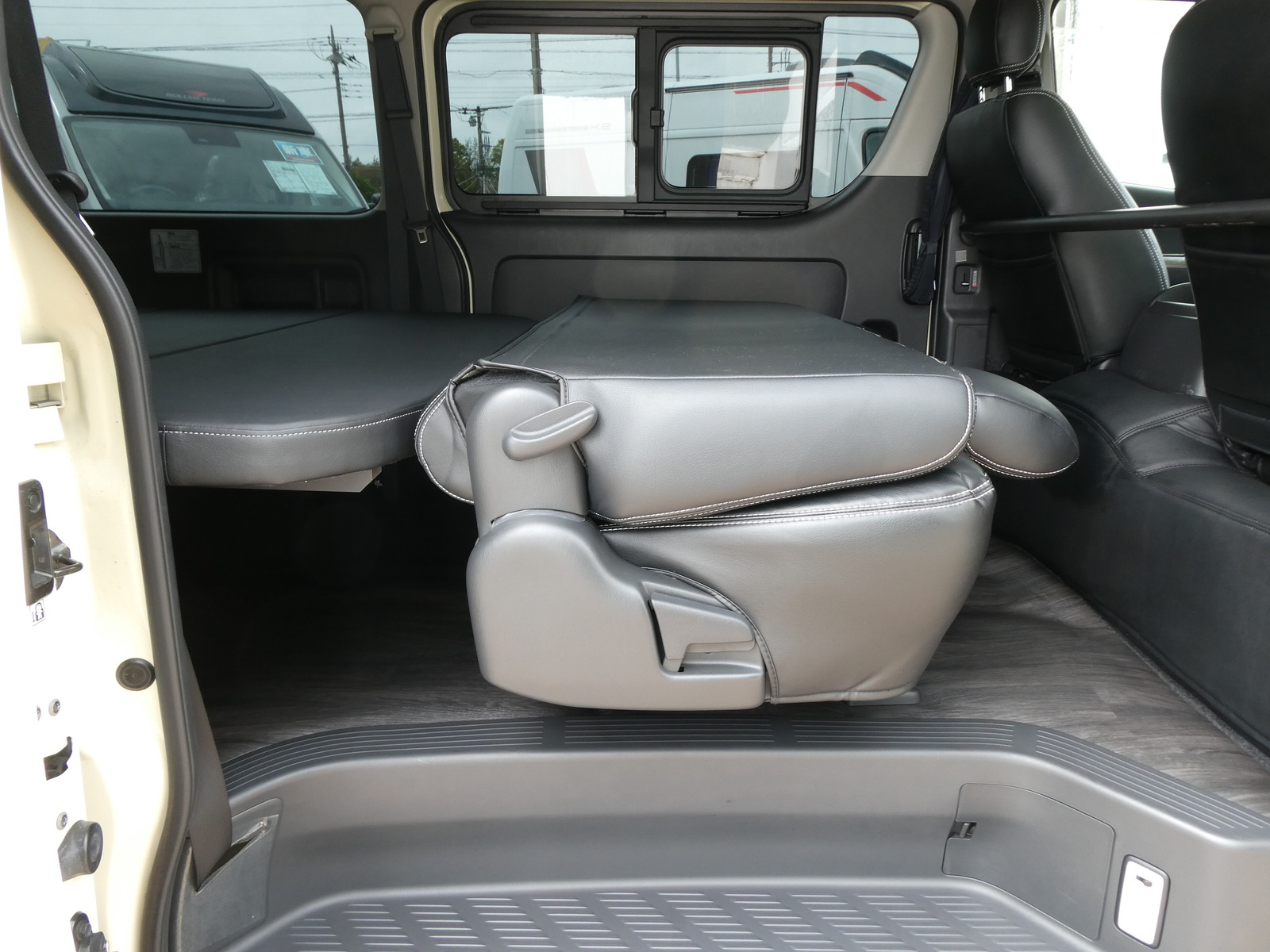 キャンピングカーバンコン