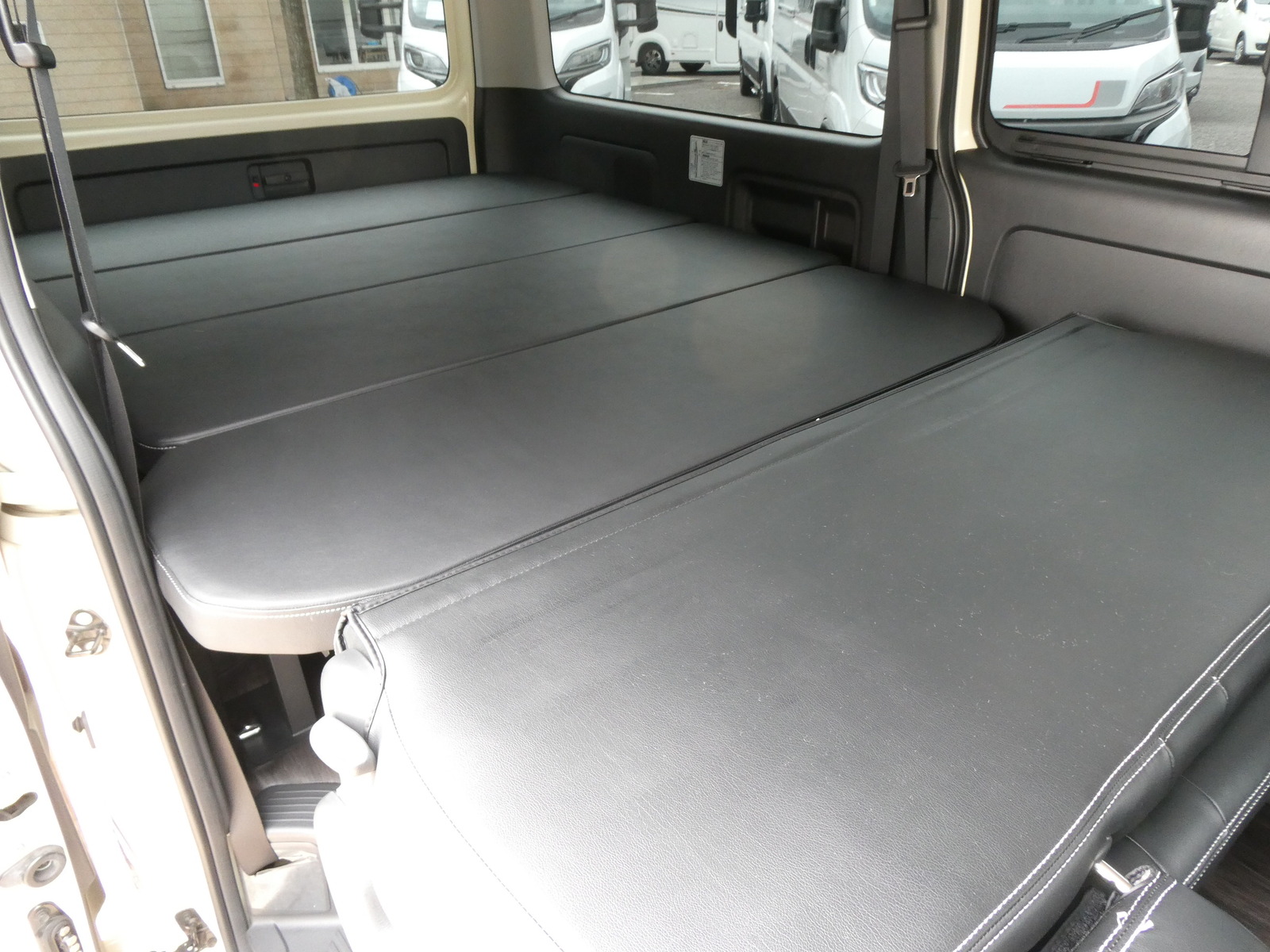 キャンピングカーバンコン