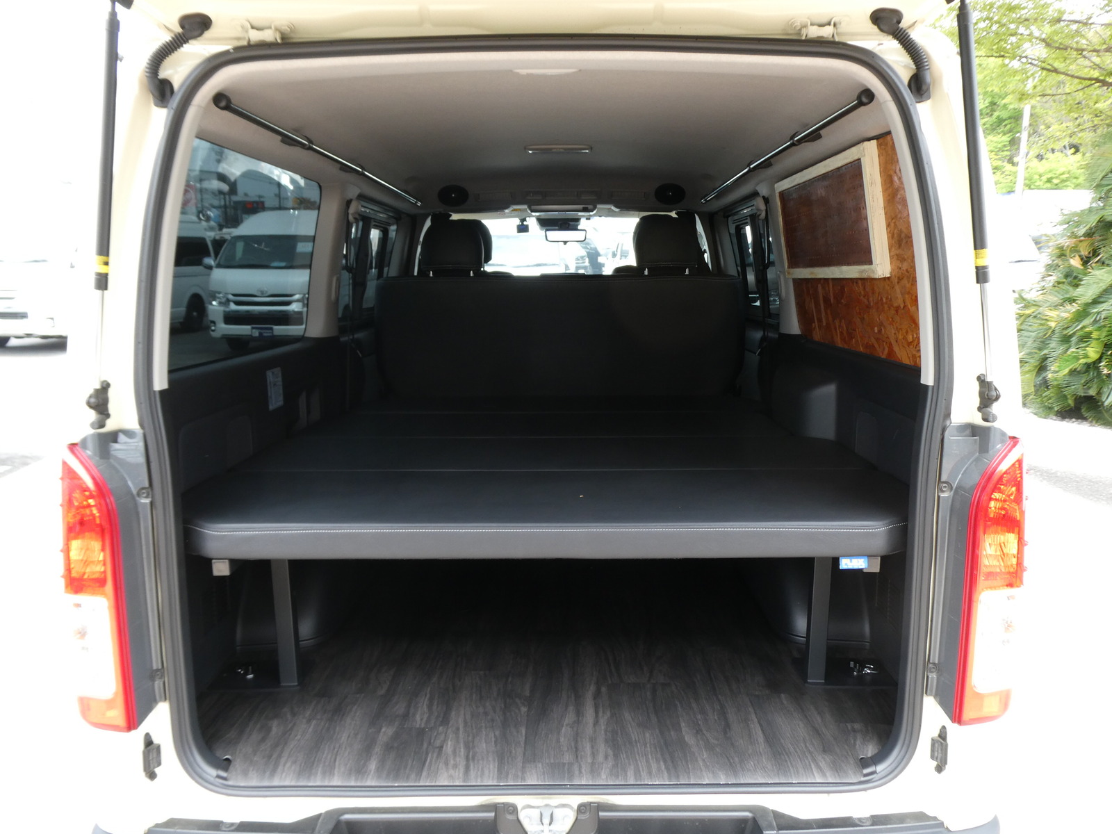 キャンピングカーバンコン