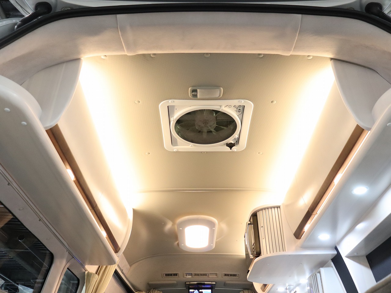 キャンピングカーバンコン