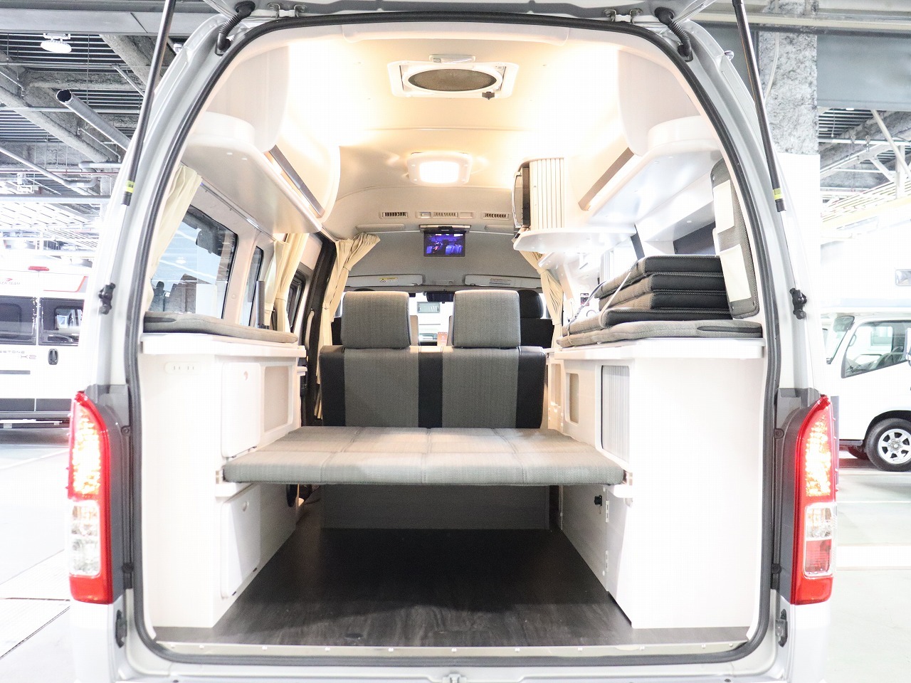 キャンピングカーバンコン