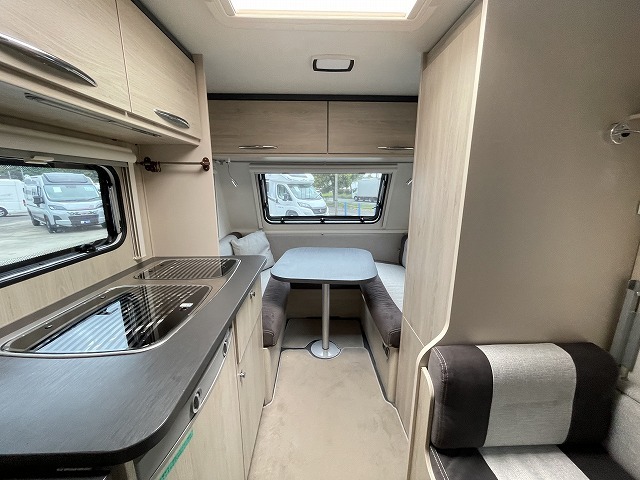 キャンピングカートレーラー