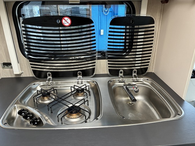 キャンピングカートレーラー