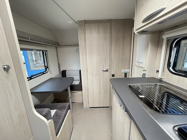 キャンピングカートレーラー