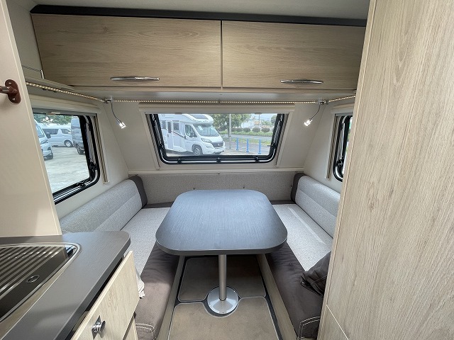 キャンピングカートレーラー