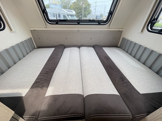 キャンピングカートレーラー