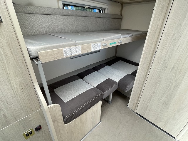 キャンピングカートレーラー