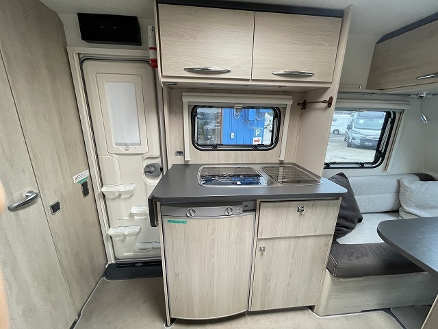 キャンピングカートレーラー