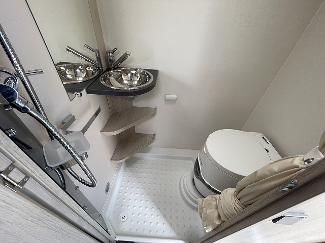 キャンピングカートレーラー