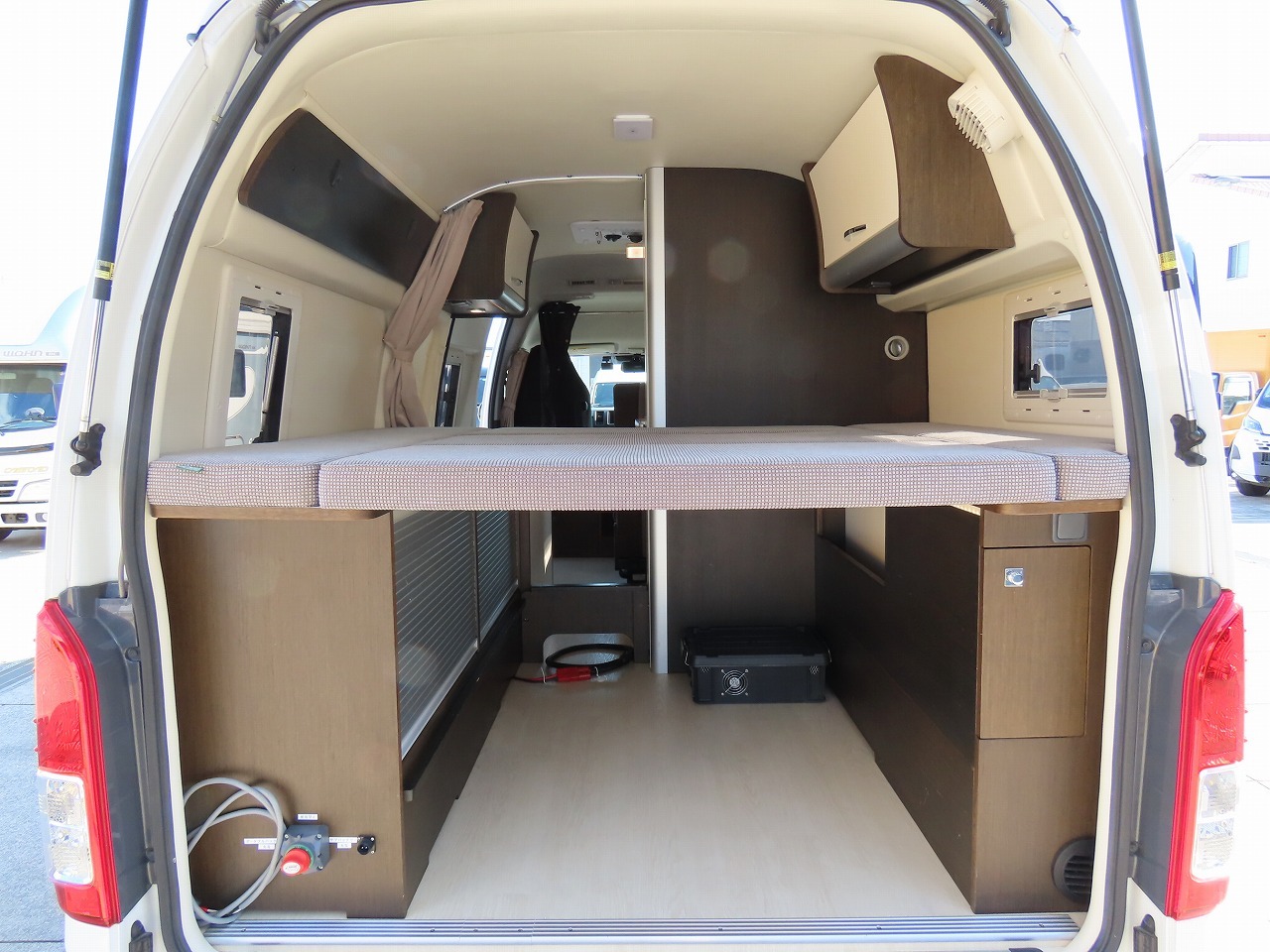キャンピングカーバンコン