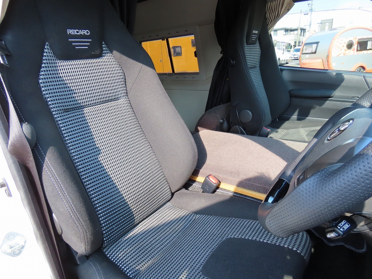 キャンピングカーバンコン